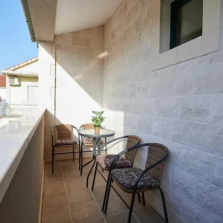 Apartment Vujina - Comfort With Terrace 3 Luka *