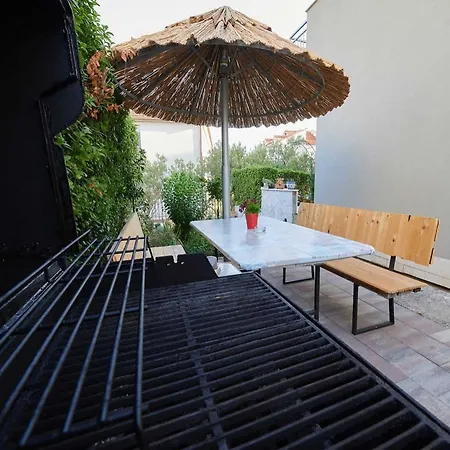 Apartment Vujina - Comfort With Terrace 3 Luka Kastela