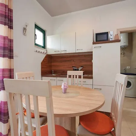 Lägenhet Vujina - Comfort With Terrace 3 Luka Kaštela