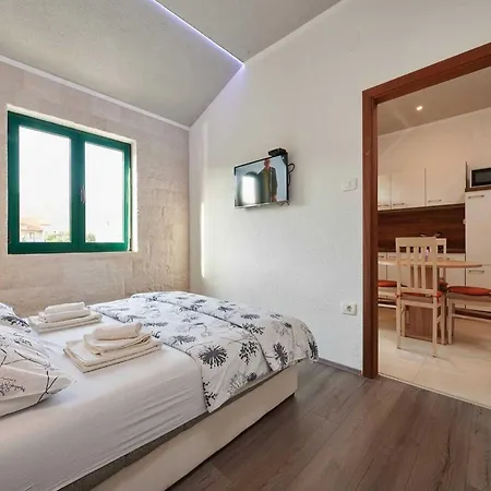 Apartamento Vujina - Comfort With Terrace 3 Luka